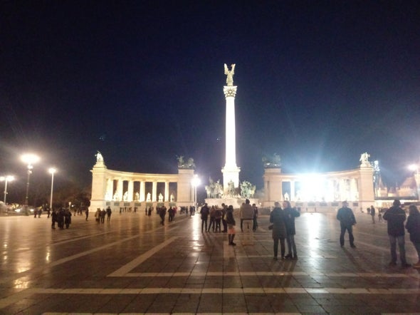 میدون Hősök tere بوداپست - Heroes' Square
